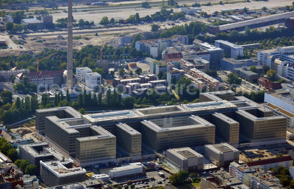 Aerial photograph Berlin - View of the construction site to the new BND headquarters at Chausseestrass in the district Mitte. The Federal Intelligence Service (BND) builds on a 10 acre site for about 4,000 employees. It is built according to plans by the Berlin architects offices Kleihues + Kleihues