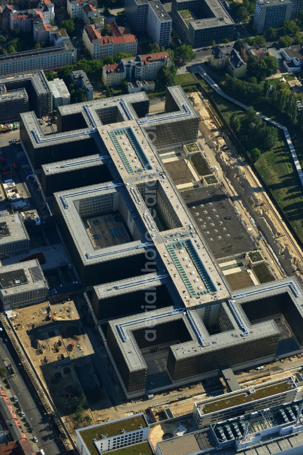 Berlin from the bird's eye view: View of the construction site to the new BND headquarters at Chausseestrass in the district Mitte. The Federal Intelligence Service (BND) builds on a 10 acre site for about 4,000 employees. It is built according to plans by the Berlin architects offices Kleihues + Kleihues