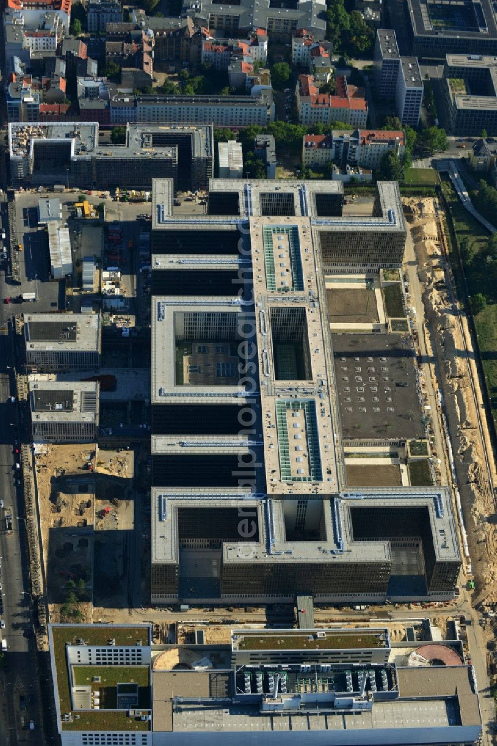 Aerial image Berlin - View of the construction site to the new BND headquarters at Chausseestrass in the district Mitte. The Federal Intelligence Service (BND) builds on a 10 acre site for about 4,000 employees. It is built according to plans by the Berlin architects offices Kleihues + Kleihues