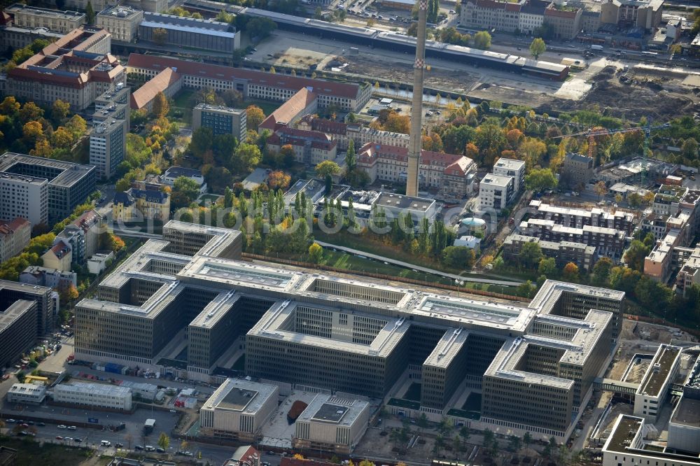 Berlin from the bird's eye view: View of the construction site to the new BND headquarters at Chausseestrass in the district Mitte. The Federal Intelligence Service (BND) builds on a 10 acre site for about 4,000 employees. It is built according to plans by the Berlin architects offices Kleihues + Kleihues