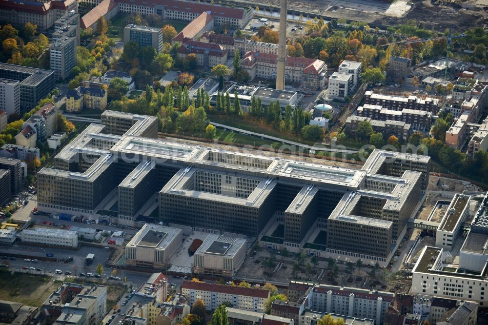 Aerial image Berlin - View of the construction site to the new BND headquarters at Chausseestrass in the district Mitte. The Federal Intelligence Service (BND) builds on a 10 acre site for about 4,000 employees. It is built according to plans by the Berlin architects offices Kleihues + Kleihues