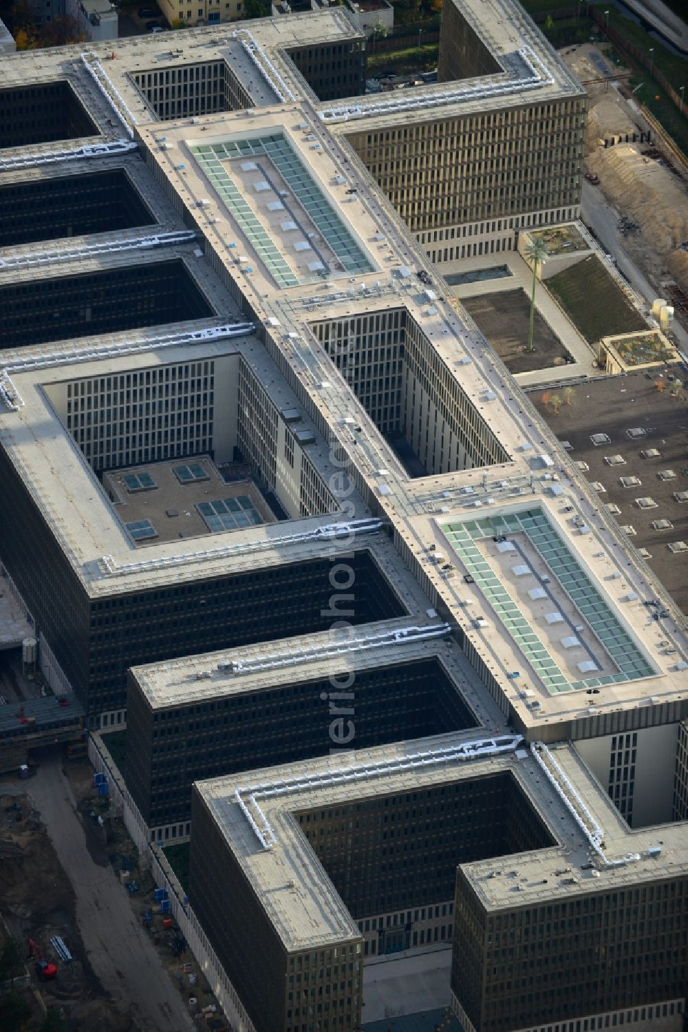 Berlin from the bird's eye view: View of the construction site to the new BND headquarters at Chausseestrass in the district Mitte. The Federal Intelligence Service (BND) builds on a 10 acre site for about 4,000 employees. It is built according to plans by the Berlin architects offices Kleihues + Kleihues