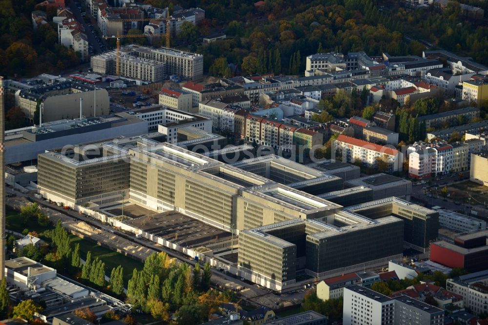 Berlin from the bird's eye view: View of the construction site to the new BND headquarters at Chausseestrass in the district Mitte. The Federal Intelligence Service (BND) builds on a 10 acre site for about 4,000 employees. It is built according to plans by the Berlin architects offices Kleihues + Kleihues