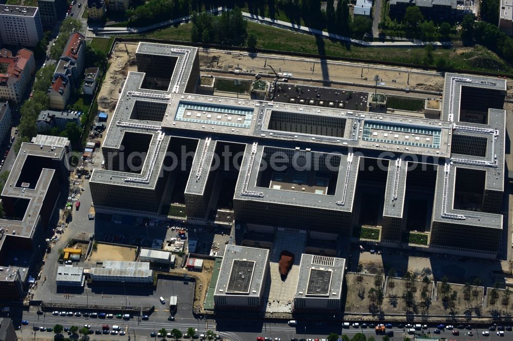 Aerial image Berlin - View of the construction site to the new BND headquarters at Chausseestrass in the district Mitte. The Federal Intelligence Service (BND) builds on a 10 acre site for about 4,000 employees. It is built according to plans by the Berlin architects offices Kleihues + Kleihues