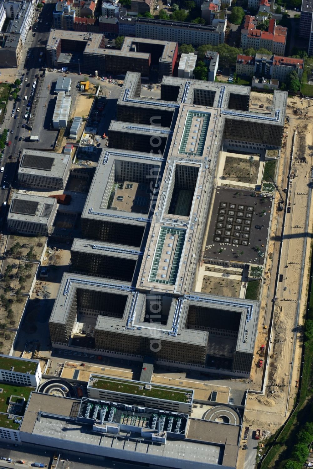 Aerial image Berlin - View of the construction site to the new BND headquarters at Chausseestrass in the district Mitte. The Federal Intelligence Service (BND) builds on a 10 acre site for about 4,000 employees. It is built according to plans by the Berlin architects offices Kleihues + Kleihues