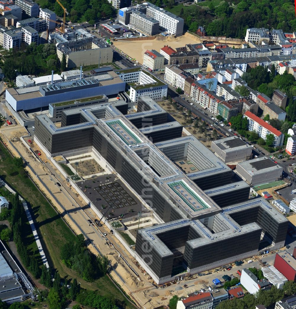 Berlin from the bird's eye view: View of the construction site to the new BND headquarters at Chausseestrass in the district Mitte. The Federal Intelligence Service (BND) builds on a 10 acre site for about 4,000 employees. It is built according to plans by the Berlin architects offices Kleihues + Kleihues