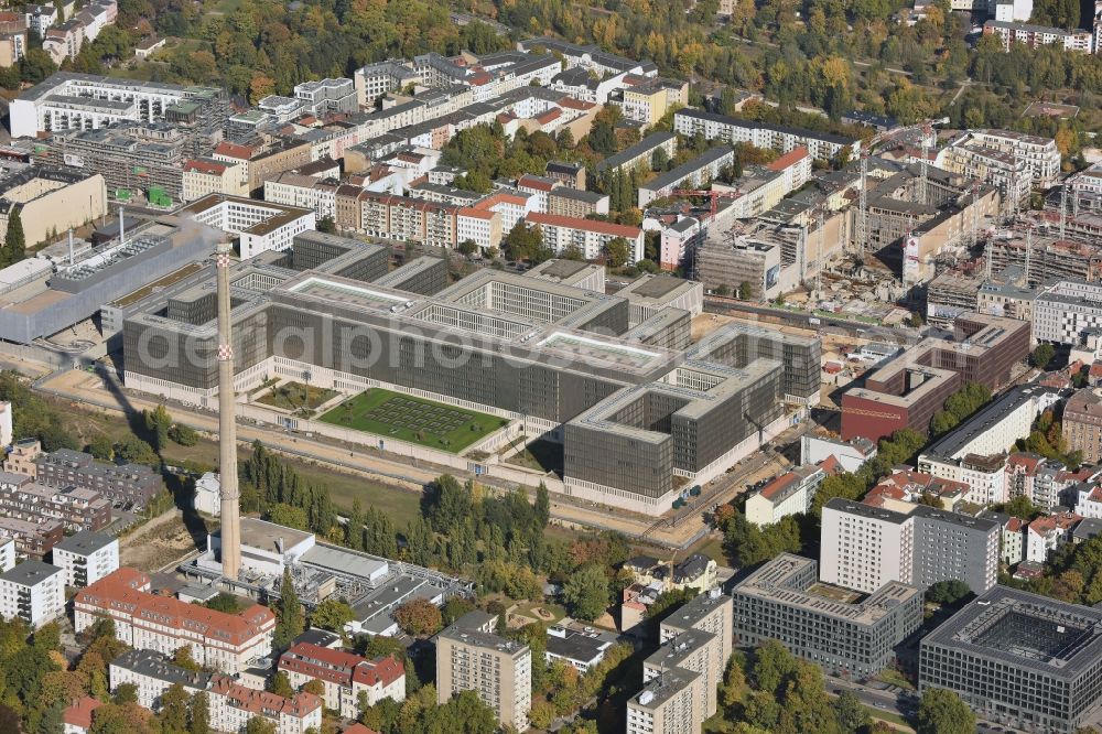 Aerial photograph Berlin - View of the construction site to the new BND headquarters at Chausseestrass in the district Mitte. The Federal Intelligence Service (BND) builds on a 10 acre site for about 4,000 employees. It is built according to plans by the Berlin architects offices Kleihues Kleihues