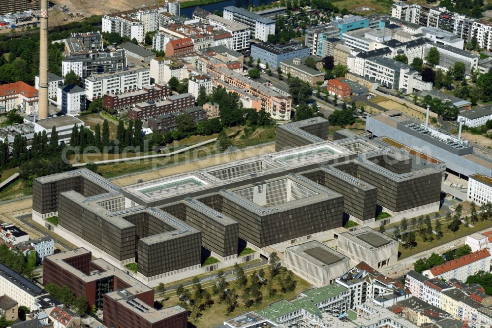 Berlin from the bird's eye view: Construction of BND headquarters on Chausseestrasse in the Mitte district of the capital Berlin. The Federal Intelligence Service (BND) built according to plans by the Berlin architectural firm Kleihues offices in the capital its new headquarters