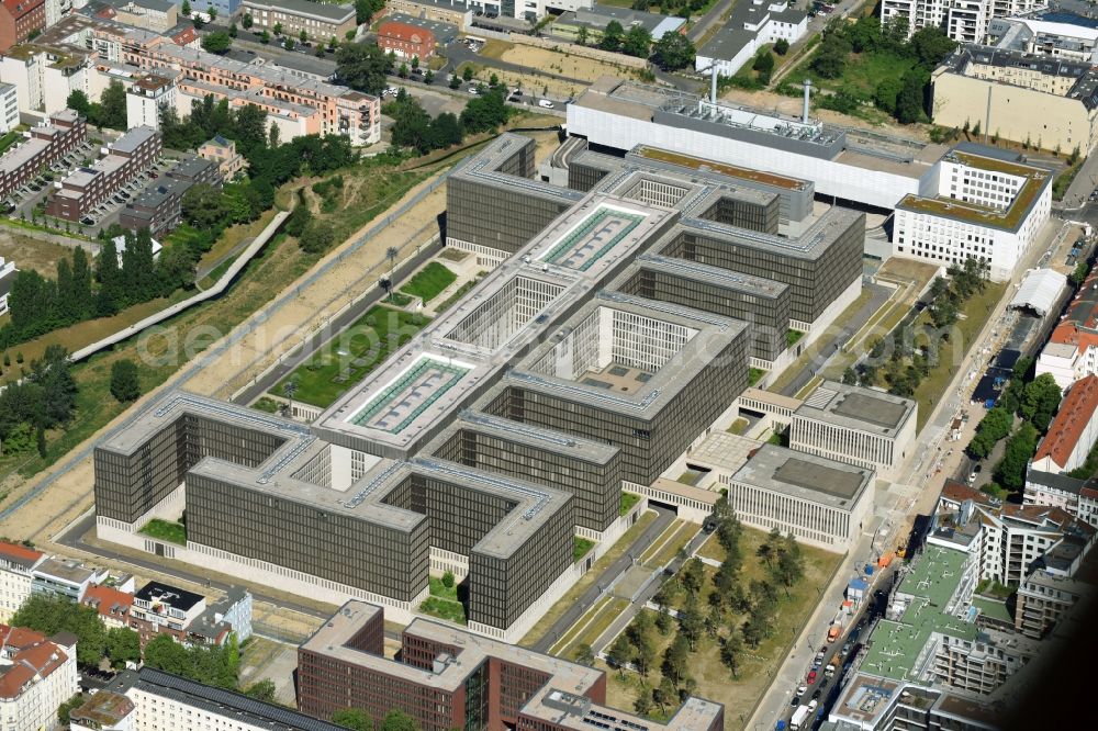 Berlin from above - Construction of BND headquarters on Chausseestrasse in the Mitte district of the capital Berlin. The Federal Intelligence Service (BND) built according to plans by the Berlin architectural firm Kleihues offices in the capital its new headquarters