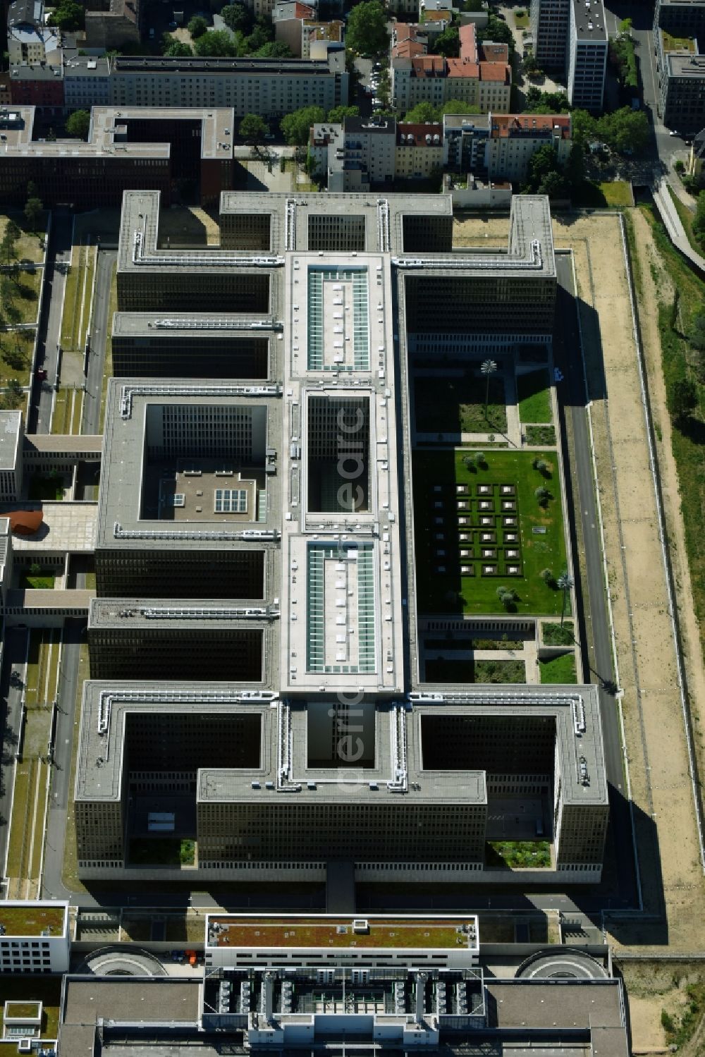 Aerial image Berlin - Construction of BND headquarters on Chausseestrasse in the Mitte district of the capital Berlin. The Federal Intelligence Service (BND) built according to plans by the Berlin architectural firm Kleihues offices in the capital its new headquarters