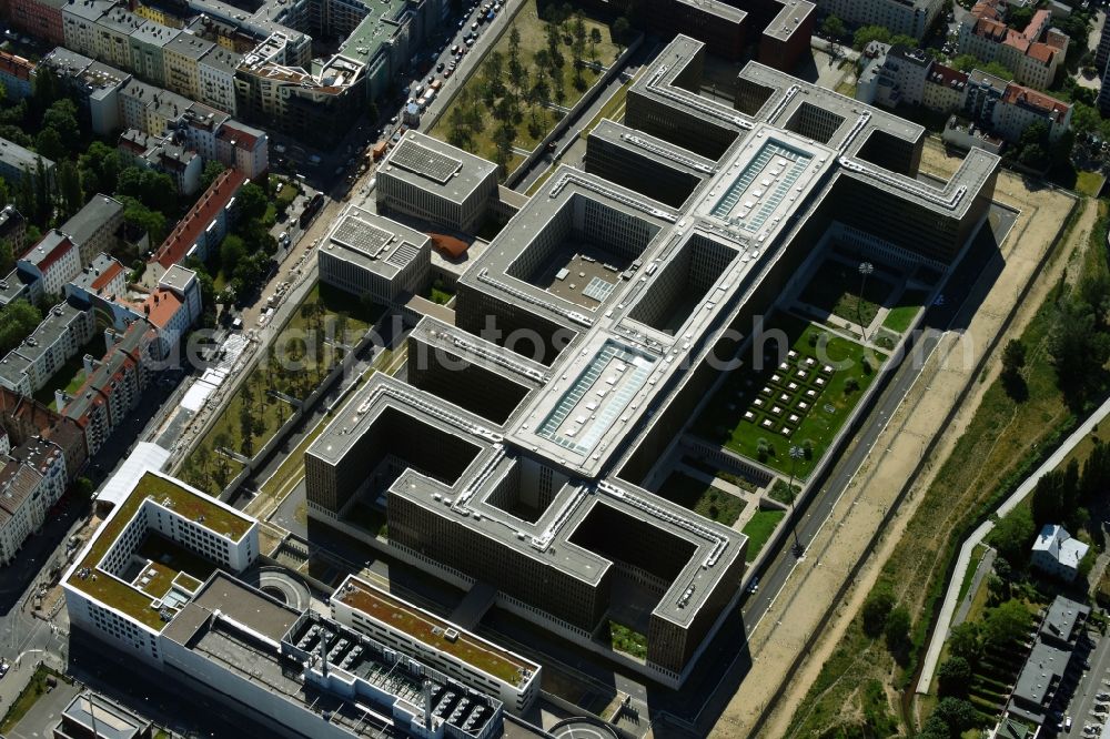 Berlin from the bird's eye view: Construction of BND headquarters on Chausseestrasse in the Mitte district of the capital Berlin. The Federal Intelligence Service (BND) built according to plans by the Berlin architectural firm Kleihues offices in the capital its new headquarters