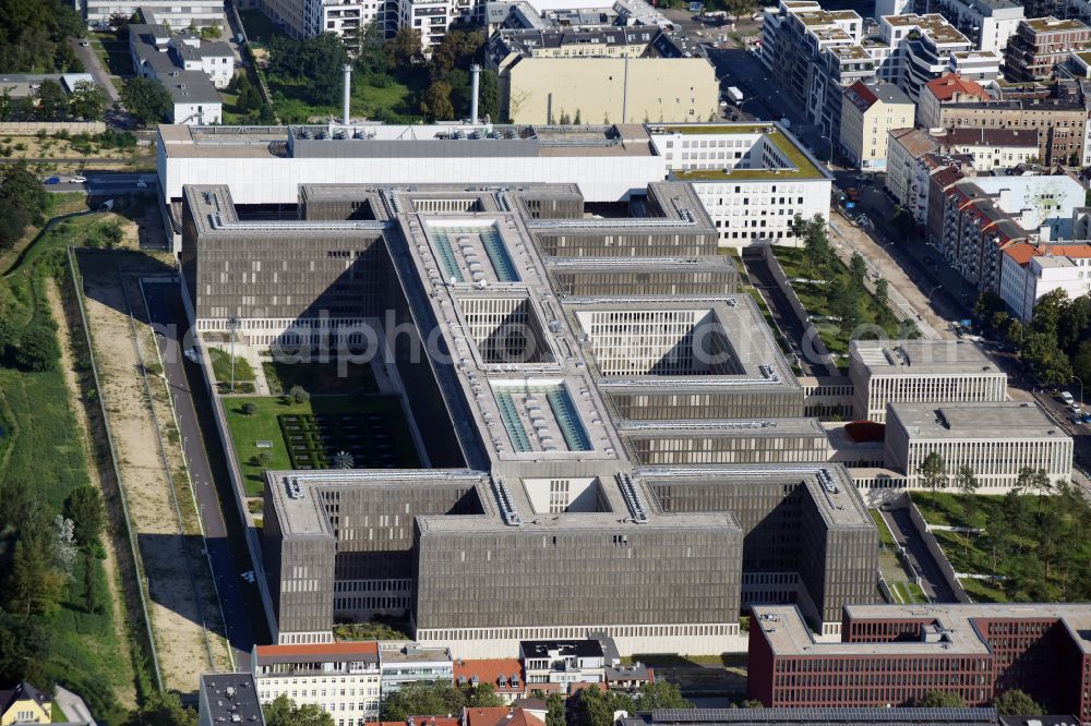 Berlin from the bird's eye view: Construction of BND headquarters on Chausseestrasse in the Mitte district of the capital Berlin. The Federal Intelligence Service (BND) built according to plans by the Berlin architectural firm Kleihues offices in the capital its new headquarters