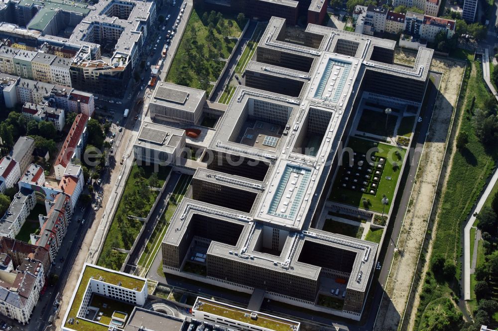 Berlin from the bird's eye view: Construction of BND headquarters on Chausseestrasse in the Mitte district of the capital Berlin. The Federal Intelligence Service (BND) built according to plans by the Berlin architectural firm Kleihues offices in the capital its new headquarters