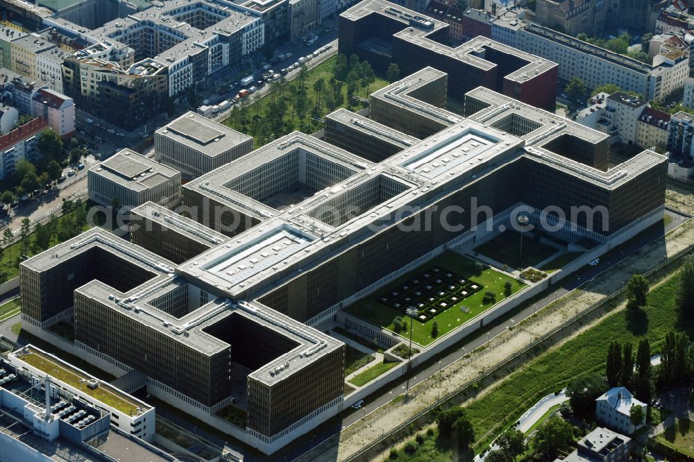 Aerial photograph Berlin - Construction of BND headquarters on Chausseestrasse in the Mitte district of the capital Berlin. The Federal Intelligence Service (BND) built according to plans by the Berlin architectural firm Kleihues offices in the capital its new headquarters