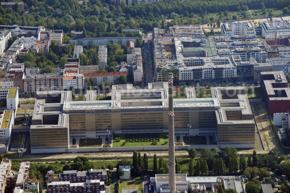 Berlin from the bird's eye view: Construction of BND headquarters on Chausseestrasse in the Mitte district of the capital Berlin. The Federal Intelligence Service (BND) built according to plans by the Berlin architectural firm Kleihues offices in the capital its new headquarters