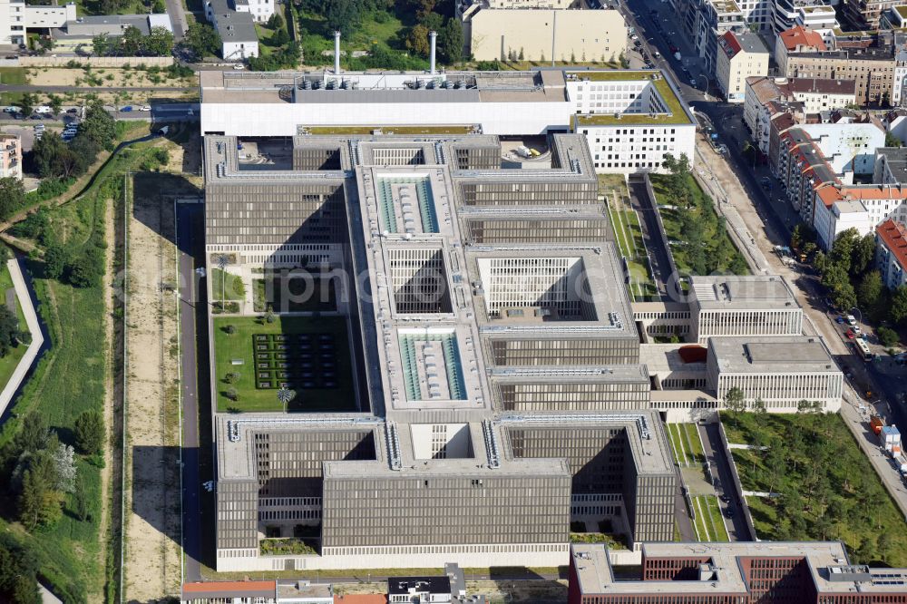 Aerial image Berlin - Construction of BND headquarters on Chausseestrasse in the Mitte district of the capital Berlin. The Federal Intelligence Service (BND) built according to plans by the Berlin architectural firm Kleihues offices in the capital its new headquarters