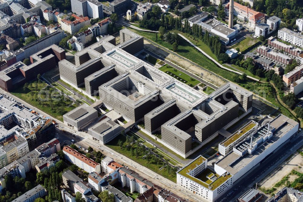 Berlin from the bird's eye view: Construction of BND headquarters on Chausseestrasse in the Mitte district of the capital Berlin. The Federal Intelligence Service (BND) built according to plans by the Berlin architectural firm Kleihues offices in the capital its new headquarters