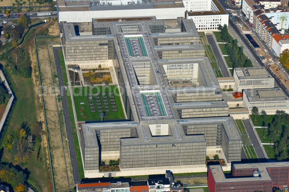 Berlin from the bird's eye view: Construction of BND headquarters on Chausseestrasse in the Mitte district of the capital Berlin. The Federal Intelligence Service (BND) built according to plans by the Berlin architectural firm Kleihues offices in the capital its new headquarters