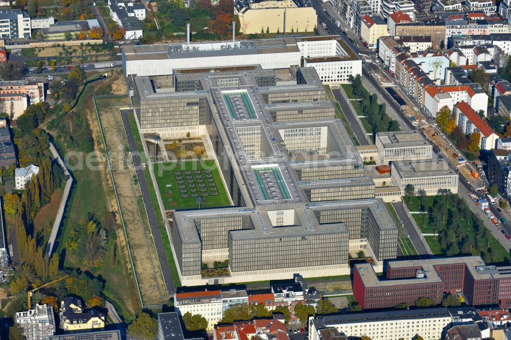 Berlin from above - Construction of BND headquarters on Chausseestrasse in the Mitte district of the capital Berlin. The Federal Intelligence Service (BND) built according to plans by the Berlin architectural firm Kleihues offices in the capital its new headquarters