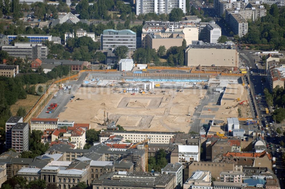 Aerial photograph Berlin - Construction of BND headquarters on Chausseestrasse in the Mitte district of the capital Berlin. The Federal Intelligence Service (BND) built according to plans by the Berlin architectural firm Kleihues offices in the capital its new headquarters