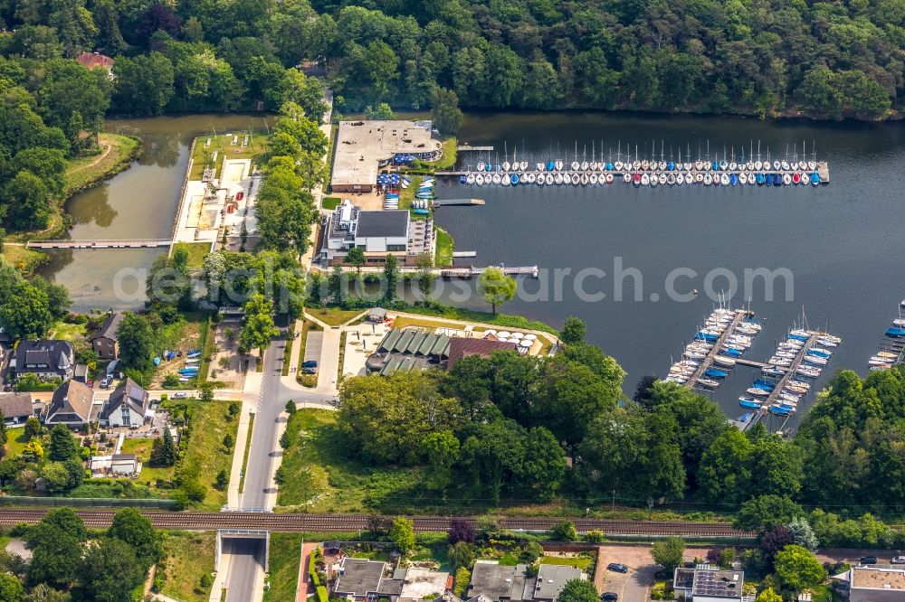 Haltern am See from the bird's eye view: Building of Bootshausgesellschaft Strandallee GmbH & CO. KG on Stadtmuehlenbucht on lake Muehlenbach in Haltern am See in the state North Rhine-Westphalia, Germany