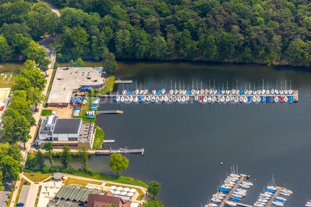 Aerial photograph Haltern am See - Building of Bootshausgesellschaft Strandallee GmbH & CO. KG on Stadtmuehlenbucht on lake Muehlenbach in Haltern am See in the state North Rhine-Westphalia, Germany