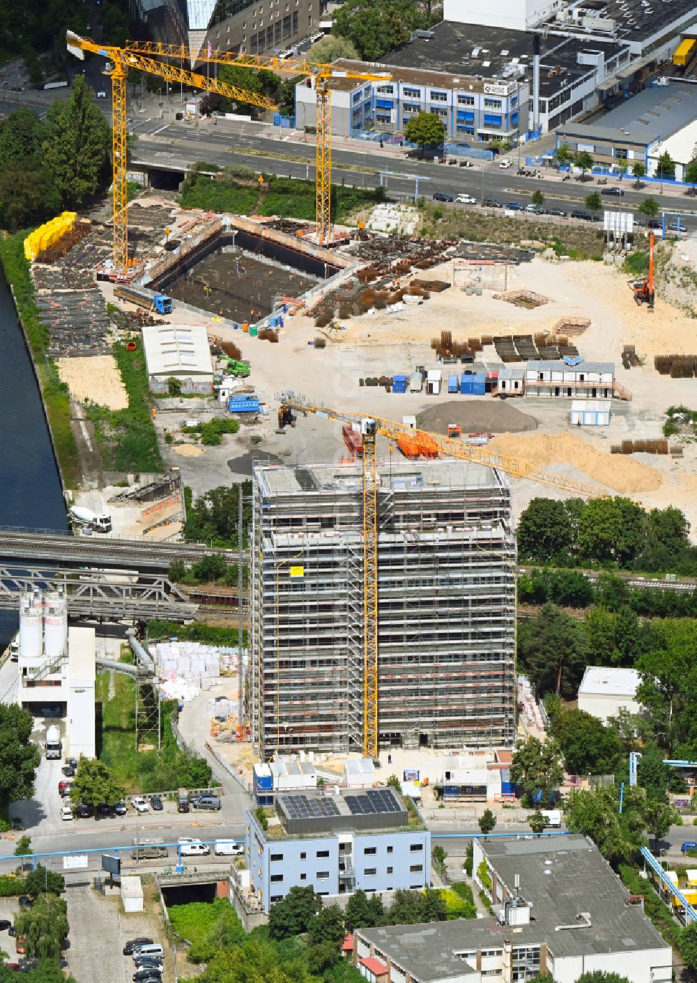 Aerial photograph Berlin - Construction site to build a new office and commercial building N9 Hohe Neun on street Neukoellnische Allee in the district Neukoelln in Berlin, Germany