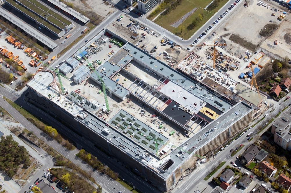 München from the bird's eye view: Construction site to build a new office and commercial building Hybrid.M on Georg-Brauchle-Ring - Emmy-Noether-Strasse in the district Moosach in Munich in the state Bavaria, Germany