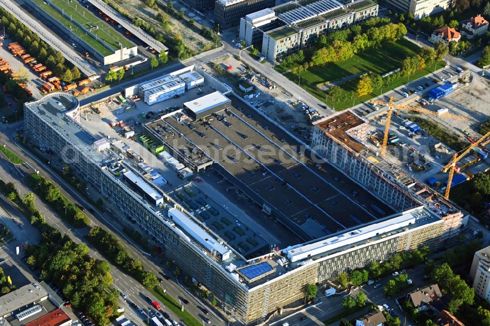 München from the bird's eye view: Construction site to build a new office and commercial building Hybrid.M on Georg-Brauchle-Ring - Emmy-Noether-Strasse in the district Moosach in Munich in the state Bavaria, Germany