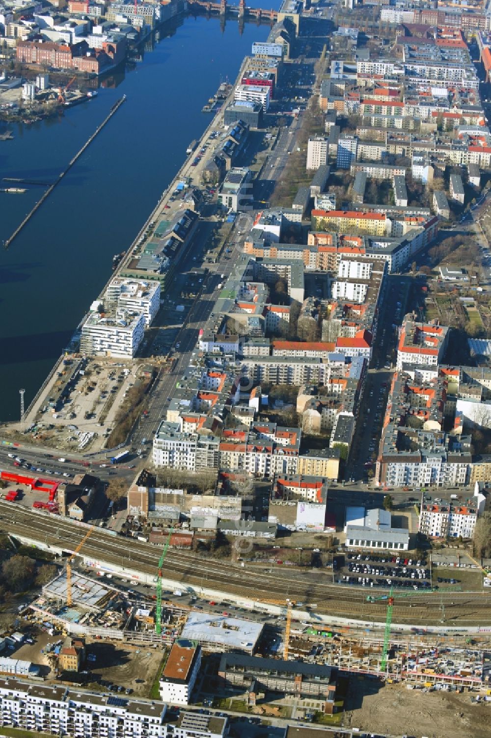 Berlin from the bird's eye view: Construction site to build a new office and commercial building B:HUB on Kynaststrasse - Alt-Stralau in Berlin, Germany