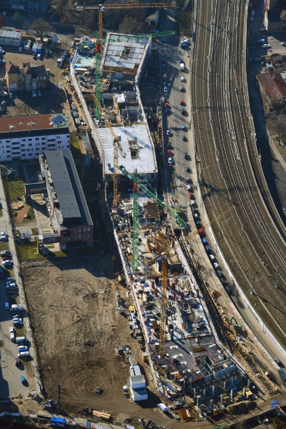 Aerial photograph Berlin - Construction site to build a new office and commercial building B:HUB on Kynaststrasse - Alt-Stralau in Berlin, Germany