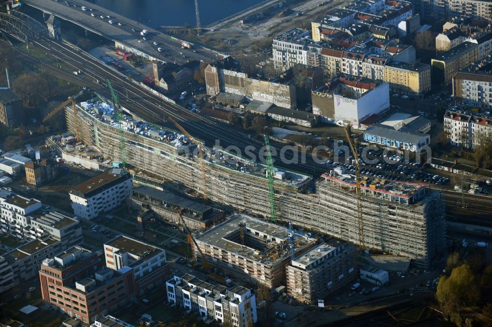 Berlin from the bird's eye view: Construction site to build a new office and commercial building B:HUB on Kynaststrasse - Alt-Stralau in Berlin, Germany