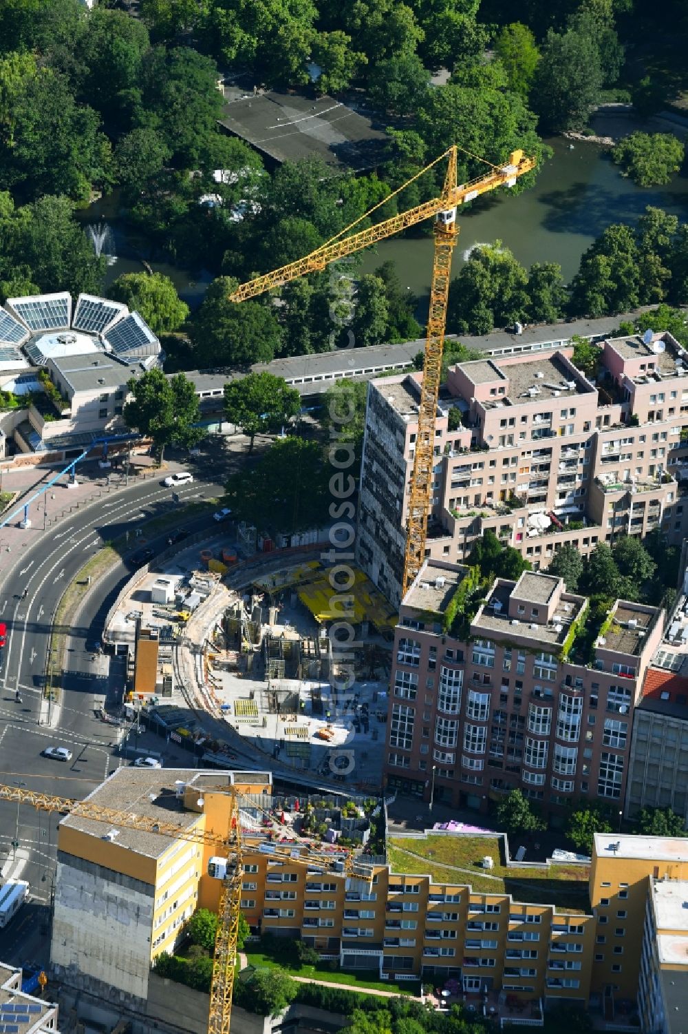 Berlin from the bird's eye view: Construction site to build a new office and commercial building on Budapester Strasse corner Kurfuerstenstrasse in the district Tiergarten in Berlin, Germany