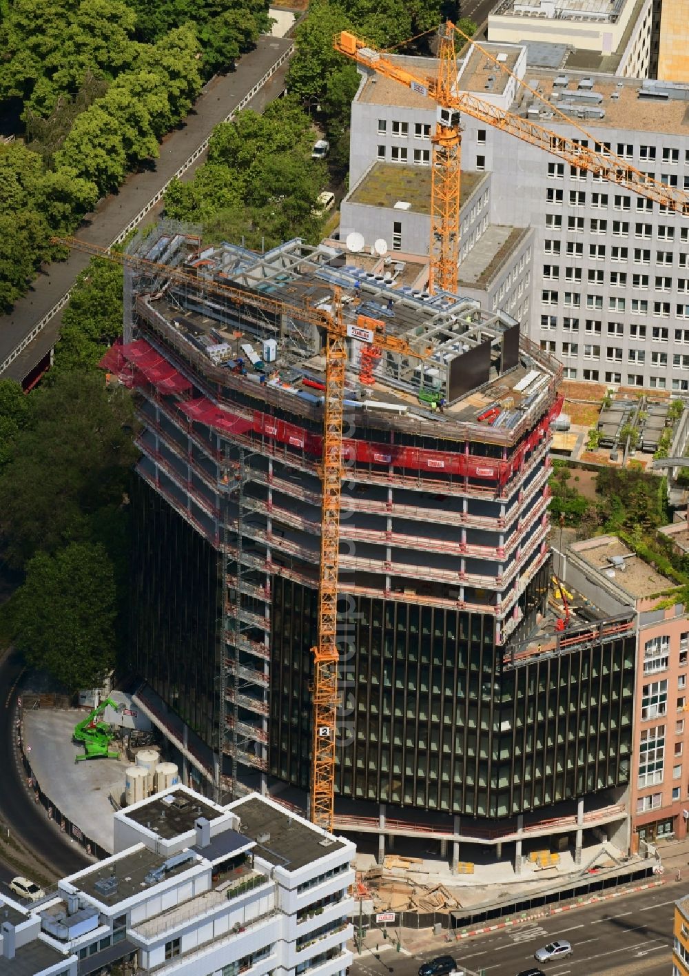 Berlin from above - Construction site to build a new office and commercial building on Budapester Strasse corner Kurfuerstenstrasse in the district Tiergarten in Berlin, Germany