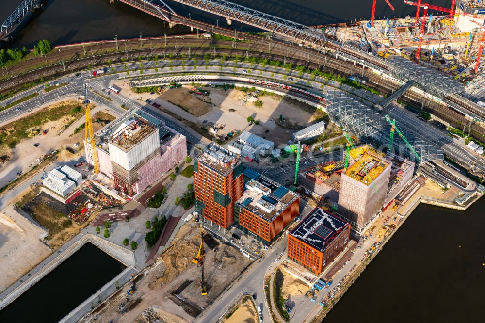 Hamburg from the bird's eye view: Construction site to build a new office and commercial building EDGE ElbSide on place Amerigo-Vespucci-Platz in the district HafenCity in Hamburg, Germany