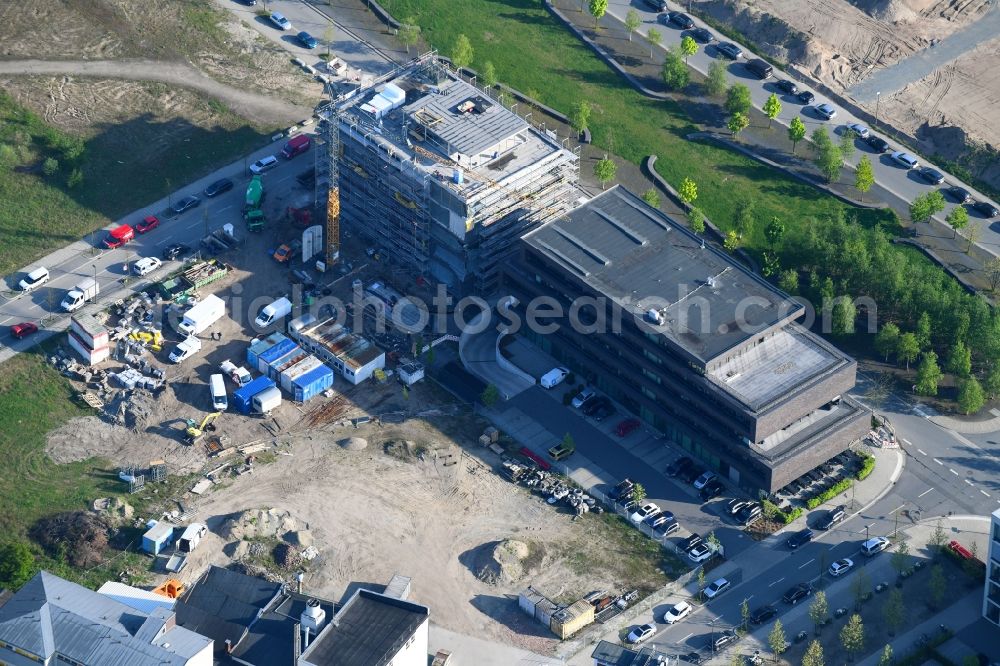 Bremen from the bird's eye view: Construction site to build a new office and commercial building in the development area of Ueberseestadt in Bremen, Germany