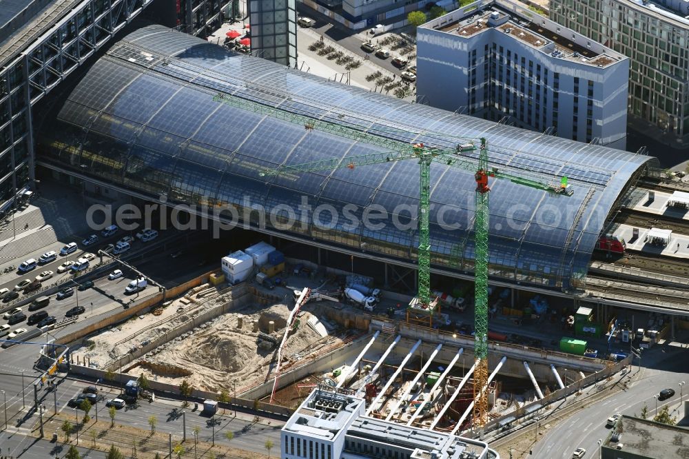 Berlin from the bird's eye view: Construction site to build a new office and commercial building and Hotel EDGE Grand Central Berlin on Clara-Jaschke-Strasse corner Invalidenstrasse in the district Moabit in Berlin, Germany