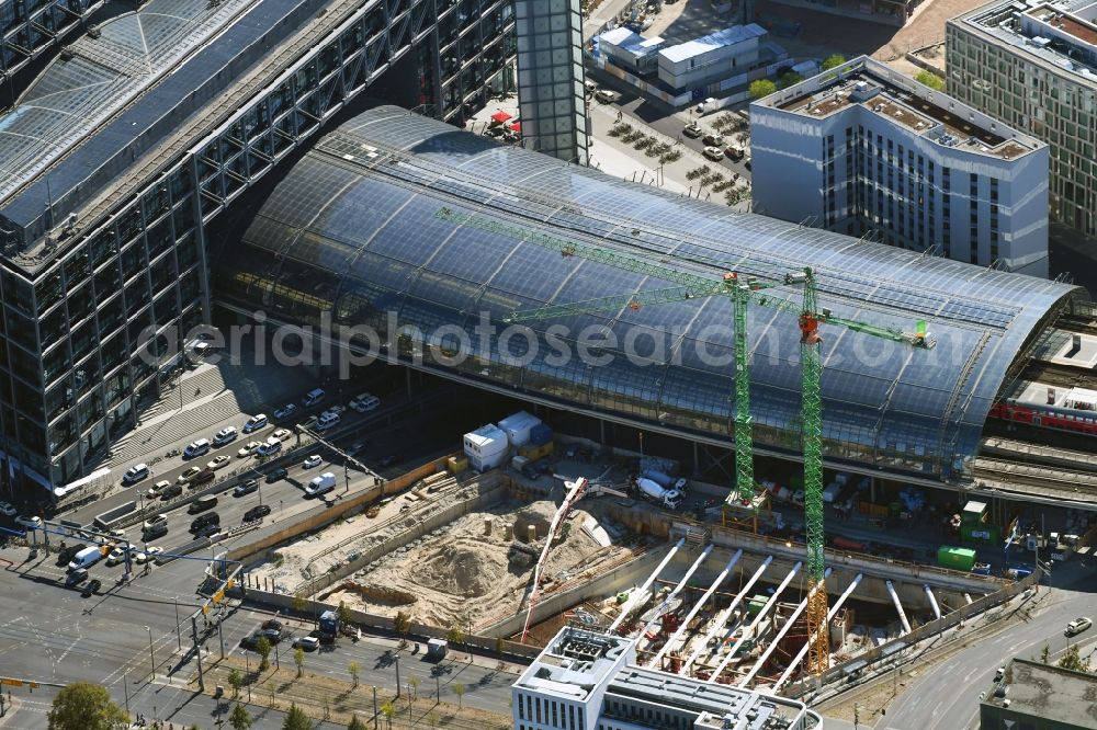 Berlin from above - Construction site to build a new office and commercial building and Hotel EDGE Grand Central Berlin on Clara-Jaschke-Strasse corner Invalidenstrasse in the district Moabit in Berlin, Germany