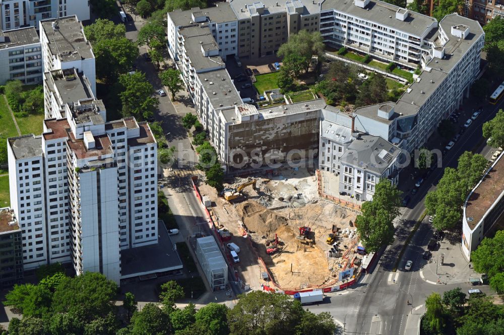 Berlin from the bird's eye view: Construction site to build a new office and commercial building of HYP-Zentrale on Budapester Strasse - Luetzowstrasse in Berlin, Germany