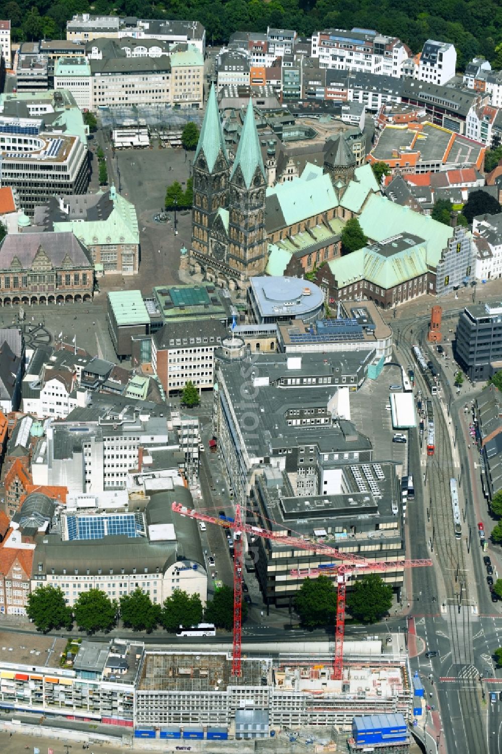 Bremen from the bird's eye view: Construction site to build a new office and commercial building of Kuehne + Nagel (AG & Co.) KG on Martinistrasse in Bremen, Germany