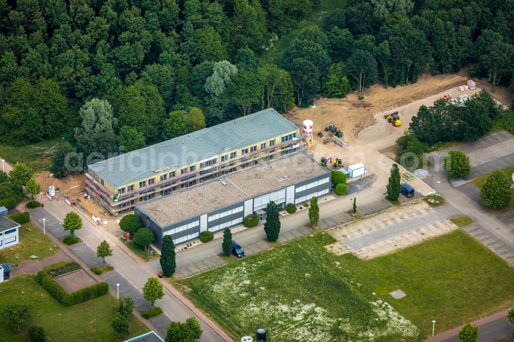 Aerial photograph Kamp-Lintfort - Construction site to build a new office and commercial building with KITA next to the start-up center on Marie-Curie-Strasse in the district Niersenbruch in Kamp-Lintfort in the state North Rhine-Westphalia, Germany