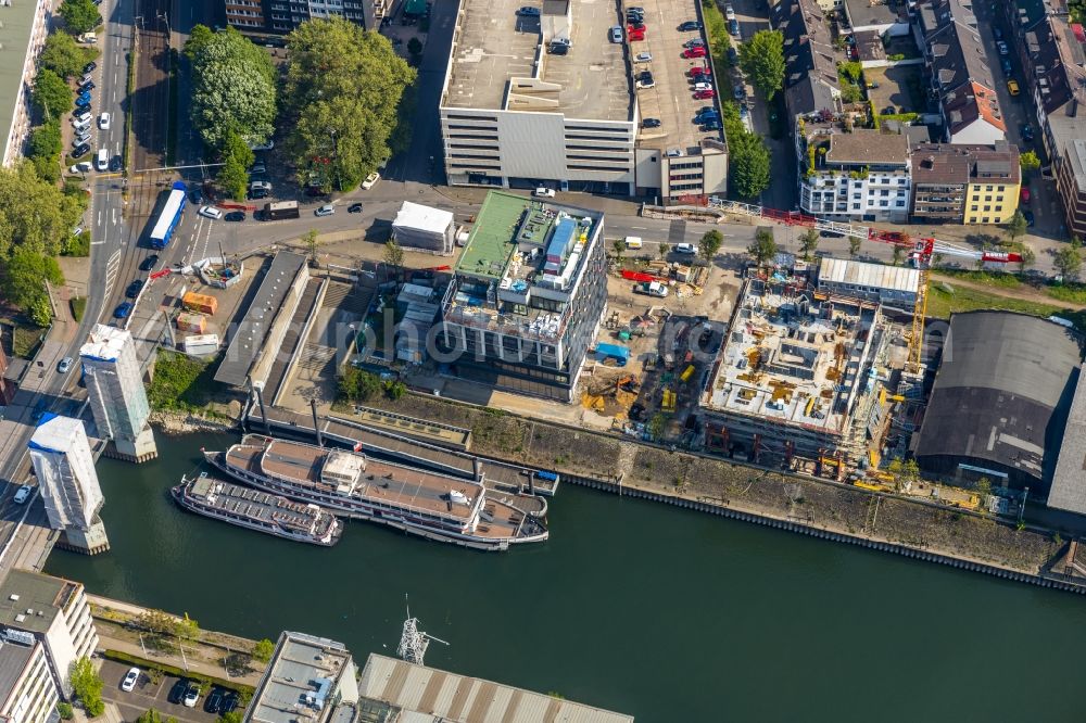 Duisburg from the bird's eye view: Construction site to build a new office and commercial building Baustelle Krankikom and Hotel Plateno on Calaisplatz in Duisburg in the state North Rhine-Westphalia, Germany