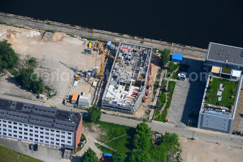 Rostock from the bird's eye view: Construction site to build a new office and commercial building at Neptun Kai on Kurt-Dunkelmann-Strasse in Rostock in the state Mecklenburg - Western Pomerania, Germany