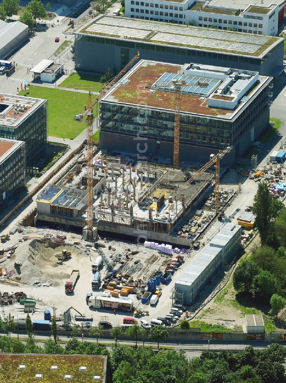 München from the bird's eye view: Construction site to build a new office and commercial building on Lerchenauer Strasse corner Am Oberwiesenfeld in the district Milbertshofen-Am Hart in Munich in the state Bavaria, Germany