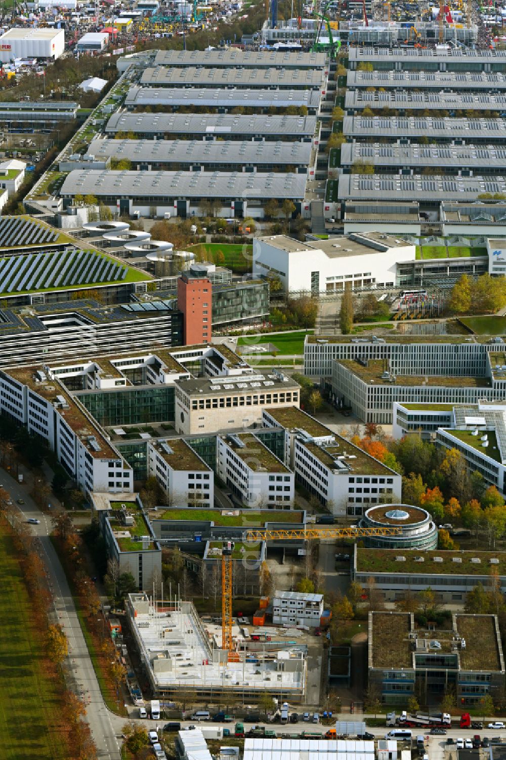 Aerial photograph München - Construction site to build a new office and commercial building on street Paul-Wassermann-Strasse - Am Huellgraben in the district Trudering-Riem in Munich in the state Bavaria, Germany