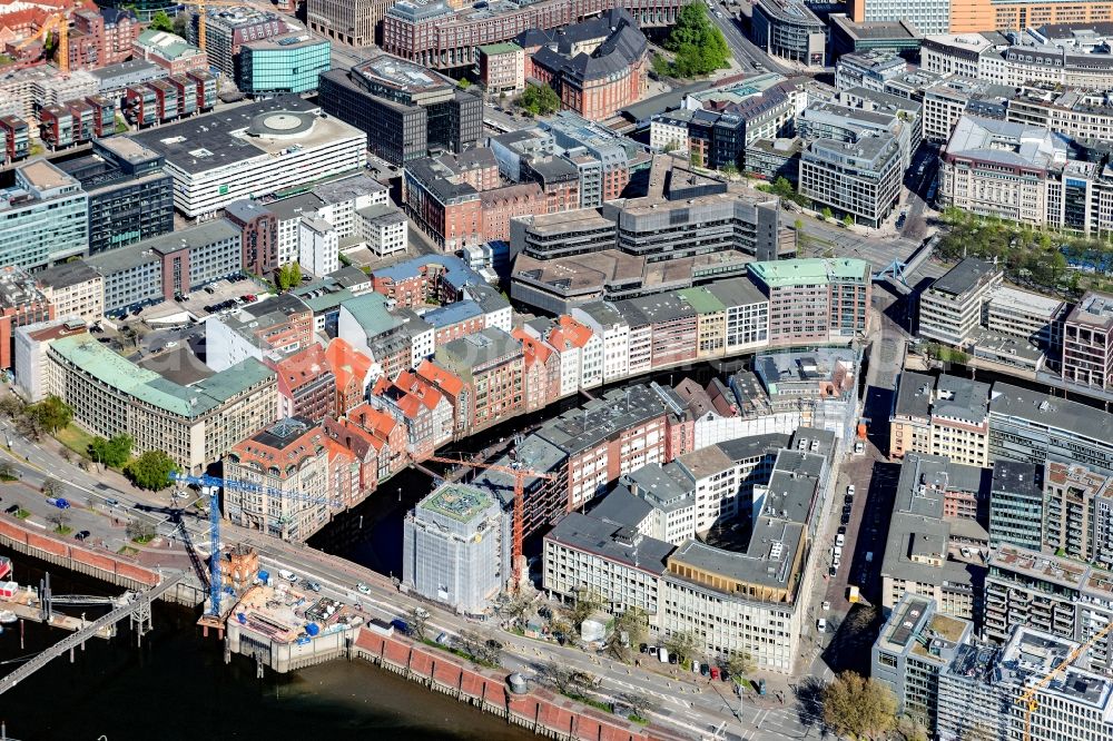 Hamburg from the bird's eye view: Construction site to build a new office and commercial building of the project Cremon 1 at the corner Hohe Bruecke - Cremon in the district Altstadt in Hamburg, Germany