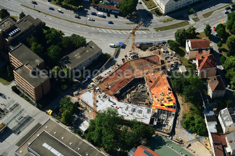 Regensburg from the bird's eye view: Construction site to build a new office and commercial building of REWAG Regensburger Energie- and Wasserversorgung AG & Co KG on Greflingerstrasse in Regensburg in the state Bavaria, Germany