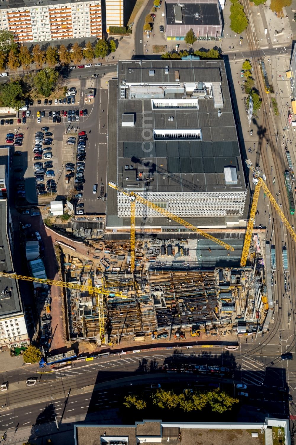 Aerial photograph Magdeburg - Construction site to build a new office and commercial building of Staedtischen factorye Magdeburg on Ernst-Reuter-Allee corner Breiter Weg in the district Altstadt in Magdeburg in the state Saxony-Anhalt, Germany