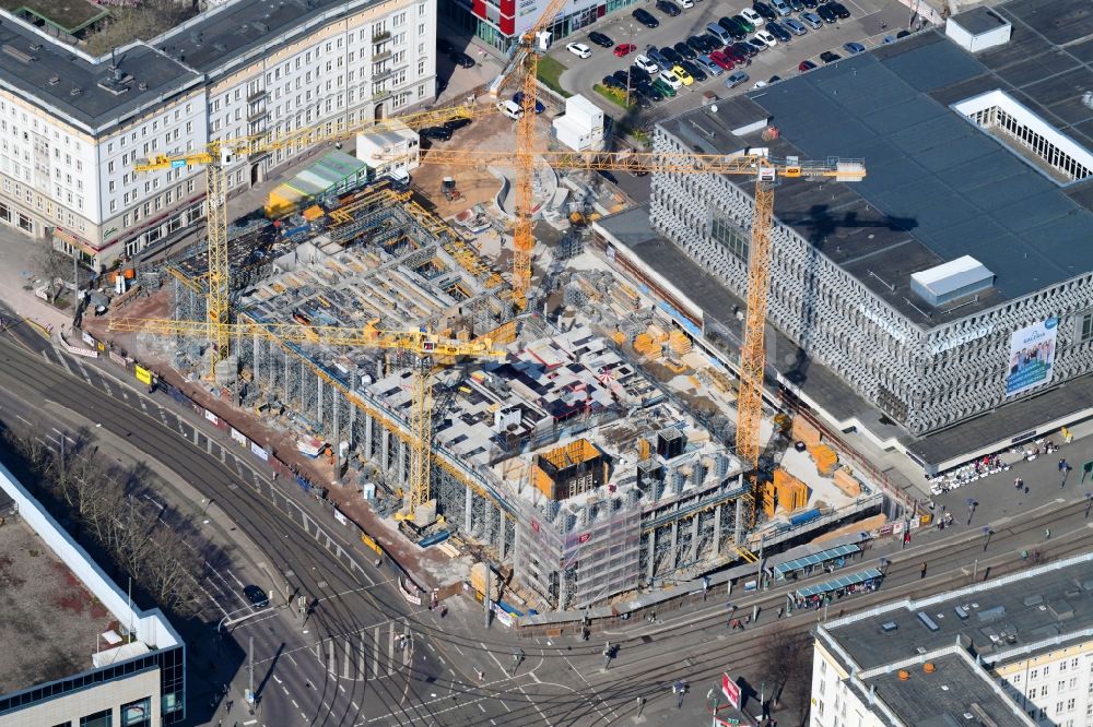 Magdeburg from the bird's eye view: Construction site to build a new office and commercial building of Staedtischen factorye Magdeburg on Ernst-Reuter-Allee corner Breiter Weg in the district Altstadt in Magdeburg in the state Saxony-Anhalt, Germany