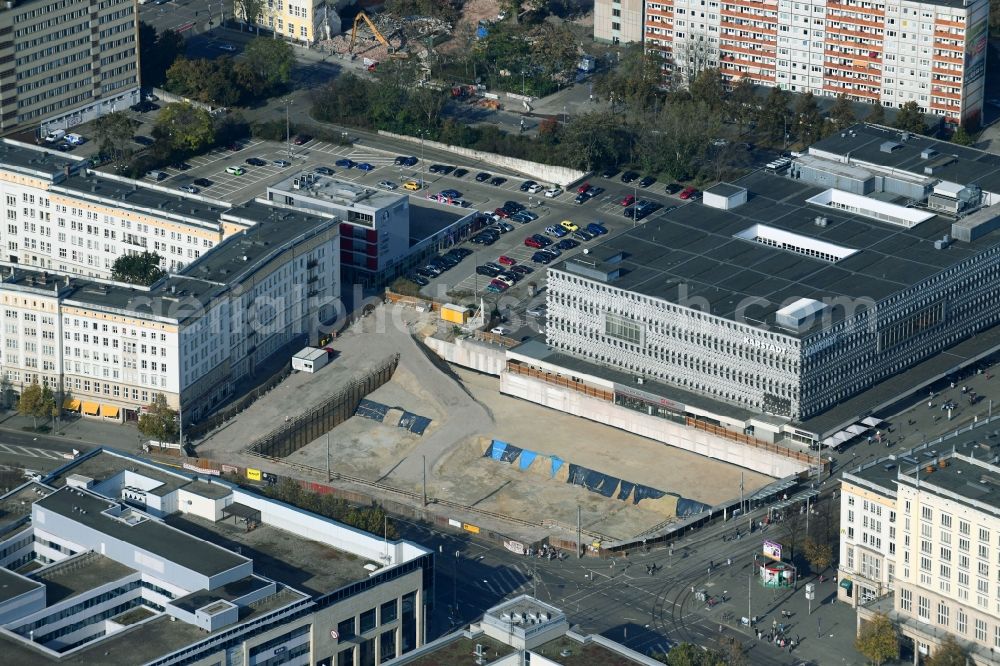 Magdeburg from above - Construction site to build a new office and commercial building of Staedtischen factorye Magdeburg on Ernst-Reuter-Allee corner Breiter Weg in the district Altstadt in Magdeburg in the state Saxony-Anhalt, Germany